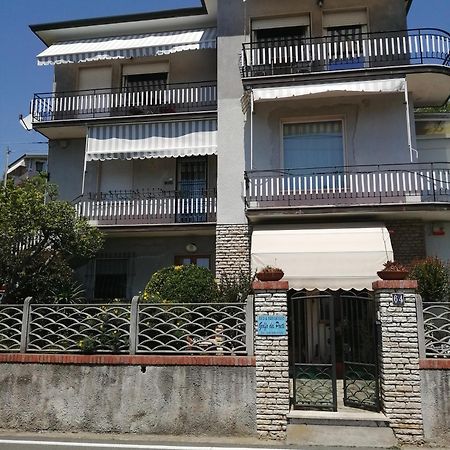 ليريسي B&B Golfo Dei Poeti المظهر الخارجي الصورة
