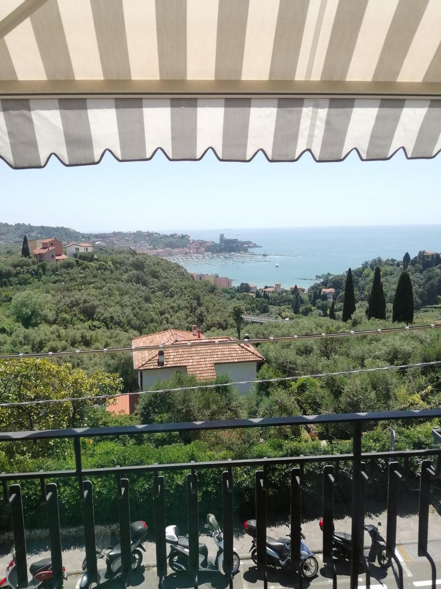 ليريسي B&B Golfo Dei Poeti المظهر الخارجي الصورة